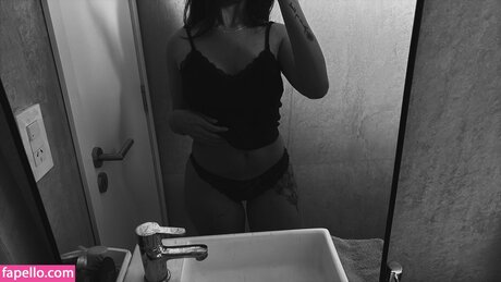 kiaratorrent nude model photos