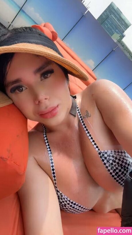 Emily Muneton nudes star picture