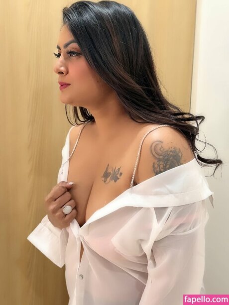 Twinkle Kapoor pretty pornstar img
