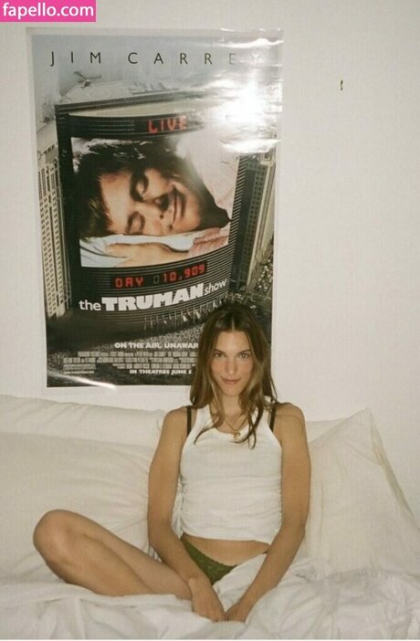 Charlotte Cardin Nue nice star image