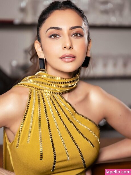 Rakul Preet sexy actress img