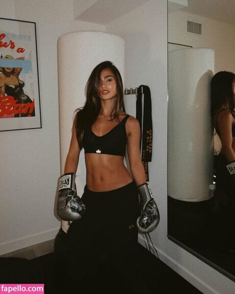 Rayna V pornstar beautiful img