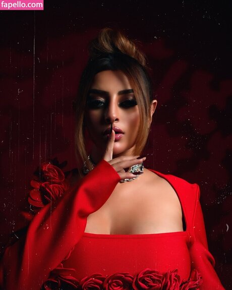 Avneet Kaur beautiful model images