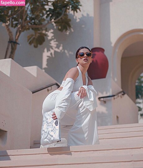 Avneet Kaur model high quality pictures