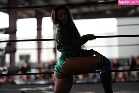 Kaci Lennox nude model images