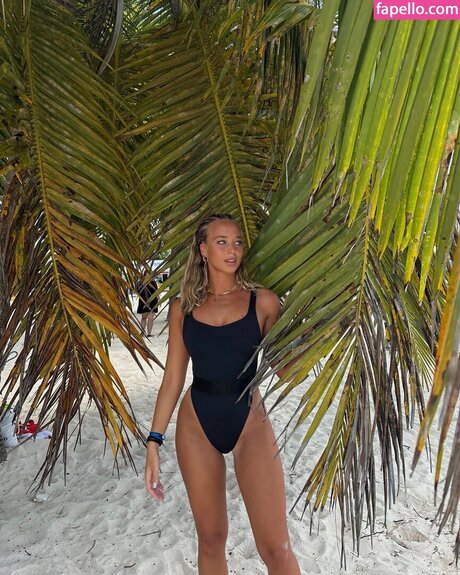 Arianna Tornari beautiful model pic