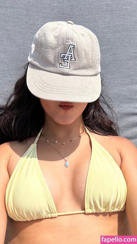 Om4ly model best pic