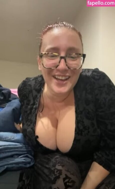 RefashionedHippie exclusive pornstar image