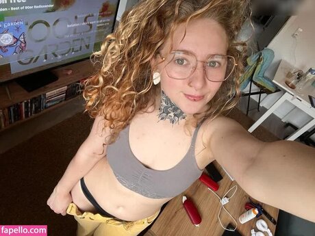 nude pregnant onlyfans sex image