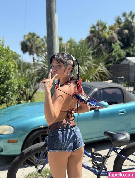 Angelina Fishtank model nude img