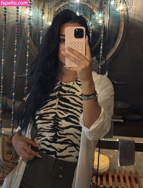 adolladola beautiful model picture