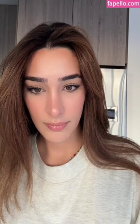 adolladola pornographic model img