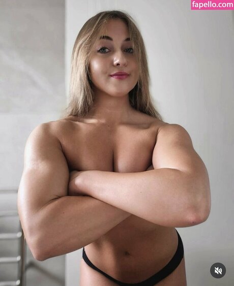 Queen Kong adult model picture