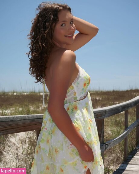 Olivia Mitchell hot star img