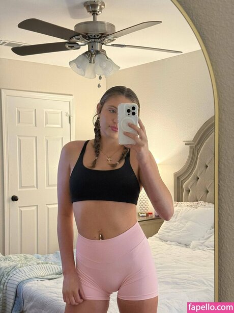 Olivia Mitchell high quality model img