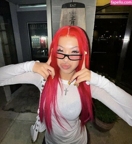 Molly Santana art model img