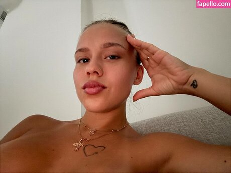 Dasha Grivina hot actress images