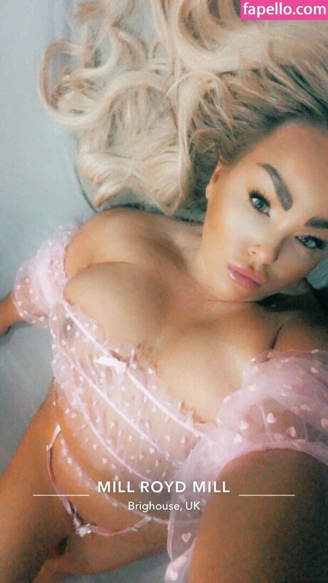 Mercedes Twitter Milf model hot pics