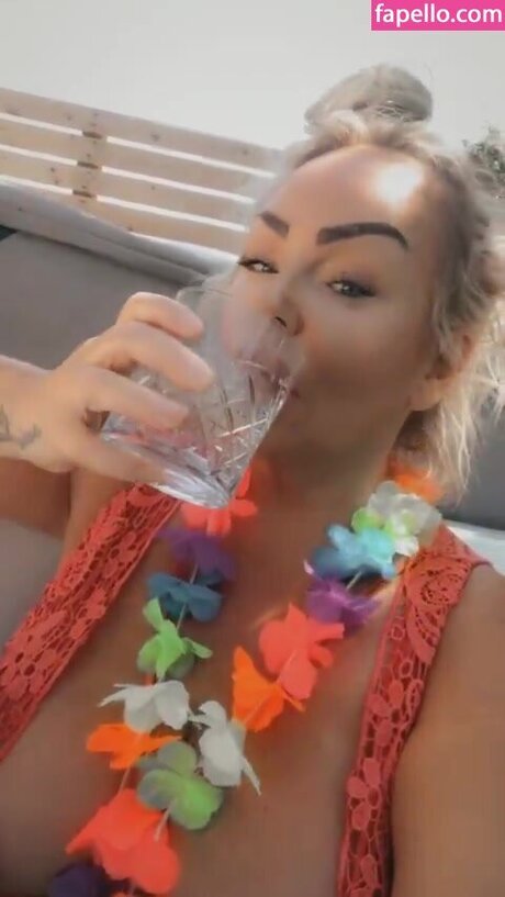 Mercedes Twitter Milf sexy model pictures