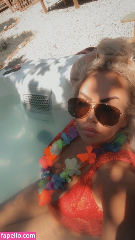 Mercedes Twitter Milf model high quality pics