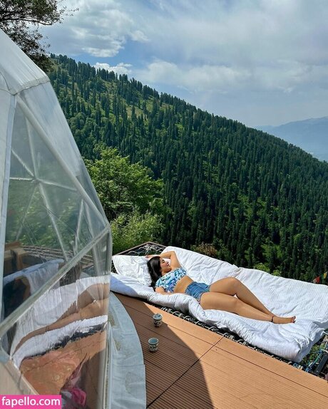 Nikita Sharma pornstar sexy pictures