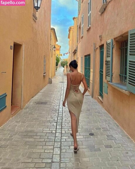 Alexandra Saint Mleux hot actress picture