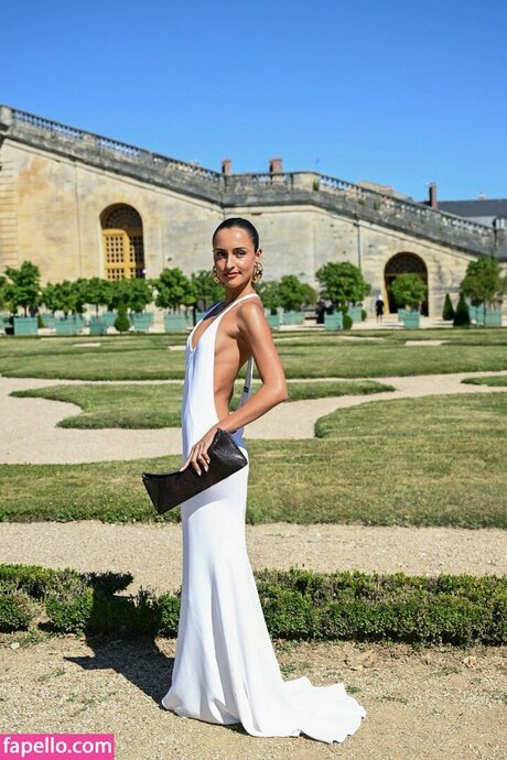 Alexandra Saint Mleux top model pic