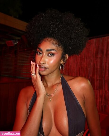 Jasmine Chola hot model photo