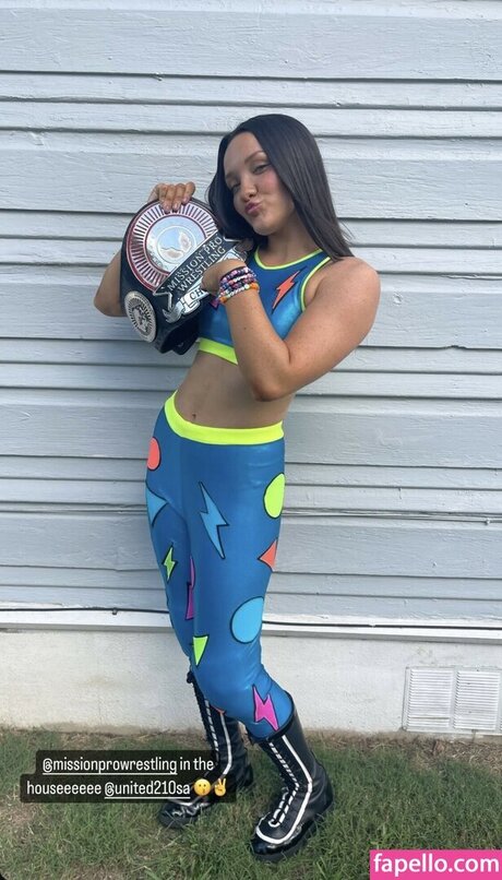 Izzy Moreno free model picture