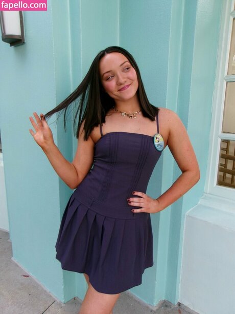 Izzy Moreno nice model images