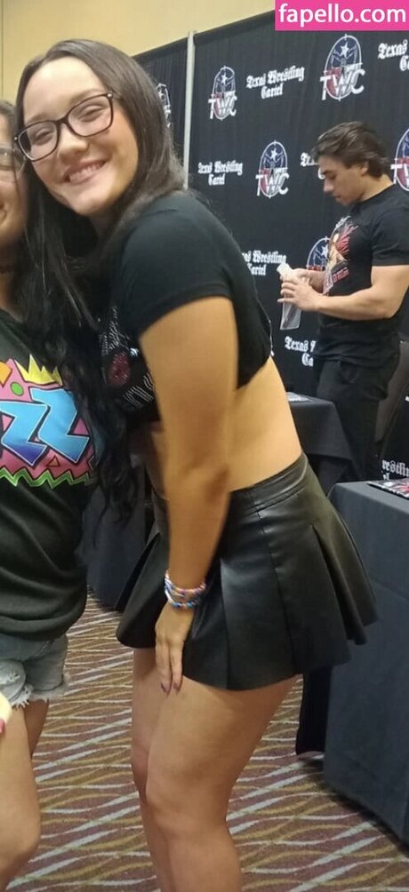 Izzy Moreno pretty star picture