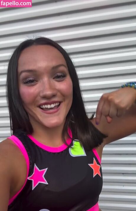 Izzy Moreno star free images