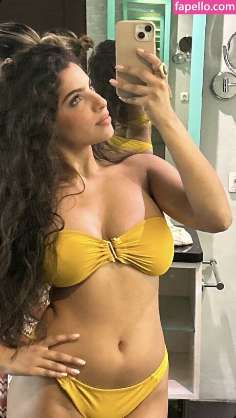 Jaya Thandi naked star photo