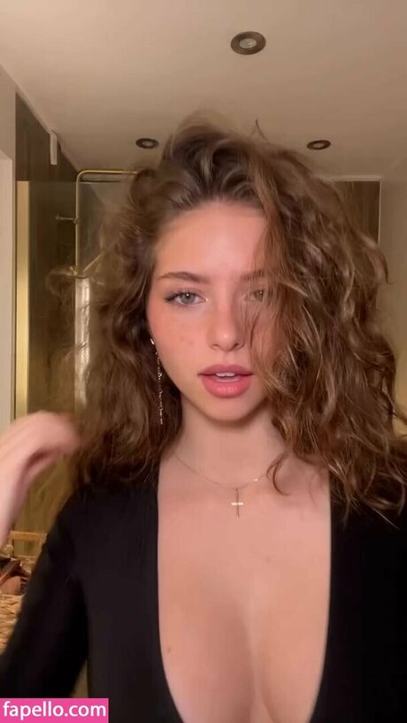 Lucia Ferrato pornstar pretty img