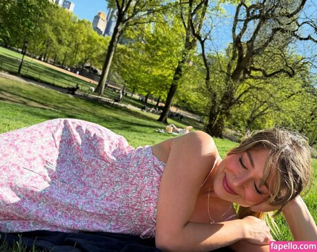 Katsiaryna Kavaleva free model picture