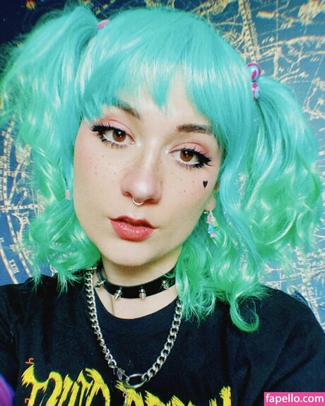 Brizzy Voices free model photos