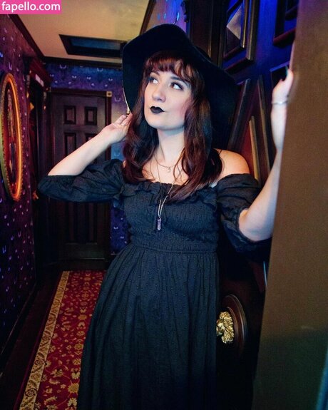 Brizzy Voices pornstar sexy img