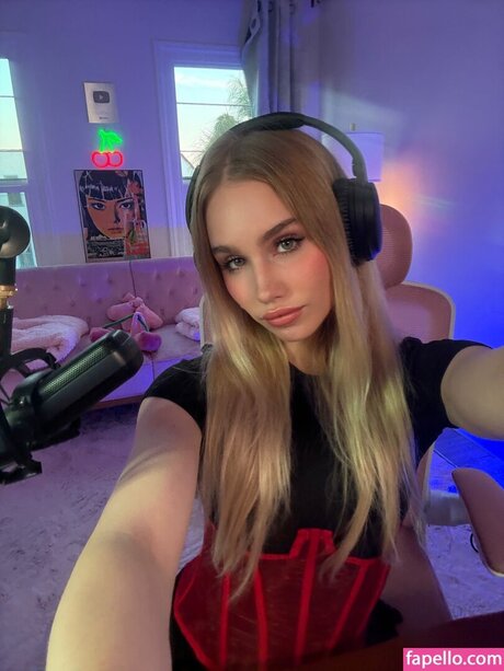 non onlyfans nude pic