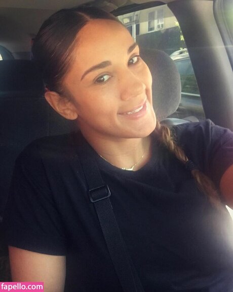 Amanda Serrano sexy actress pic