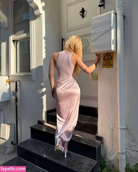 Duygu German model adult pic