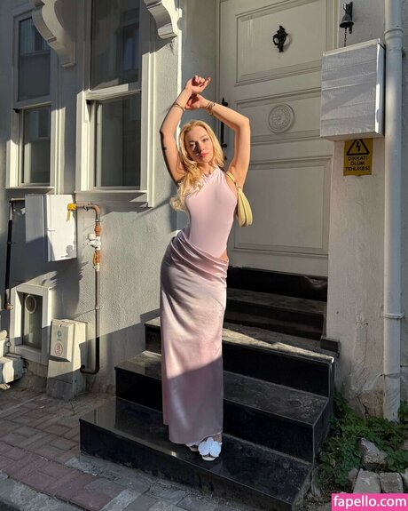 Duygu German nude model images