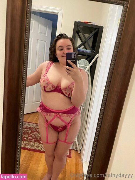 Rainydayyy3 sexy model photo