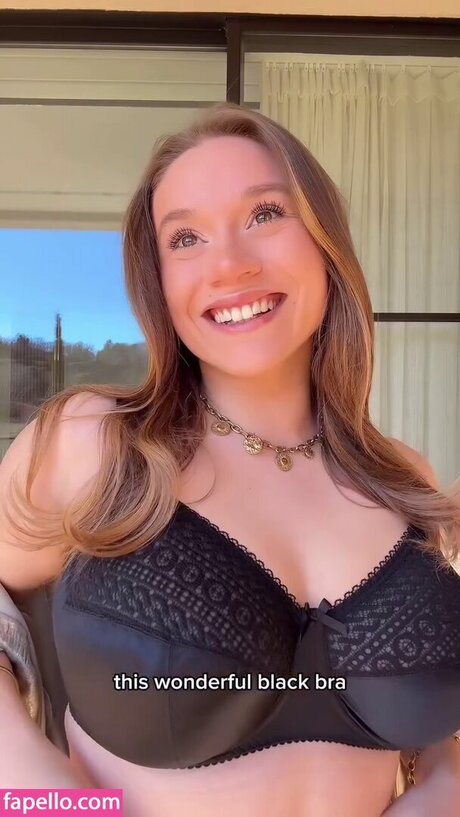 Justinaccessible pretty actress img