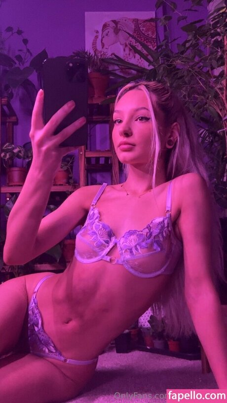 Mirielle Mae porn model archive