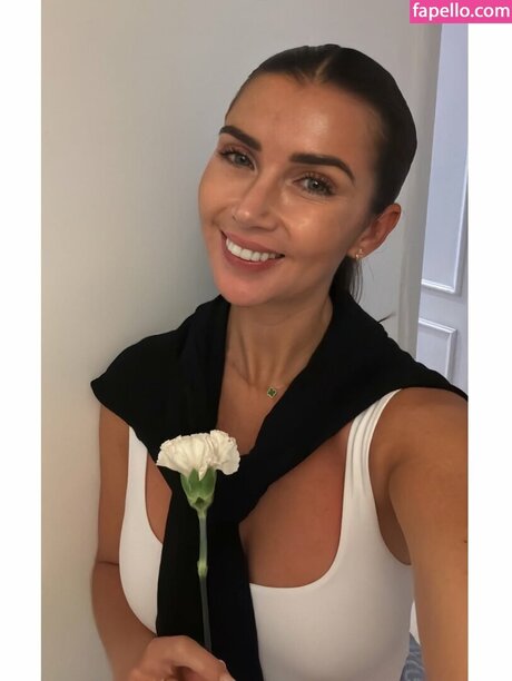 Kate Tracey star exclusive photo