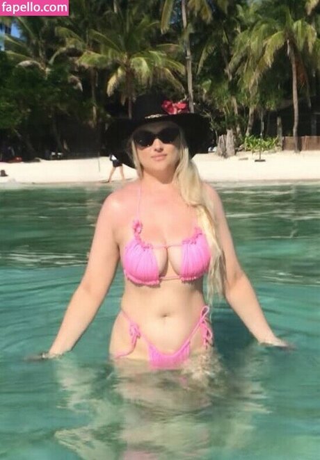 Amber Koltzow Bastick porn model pics