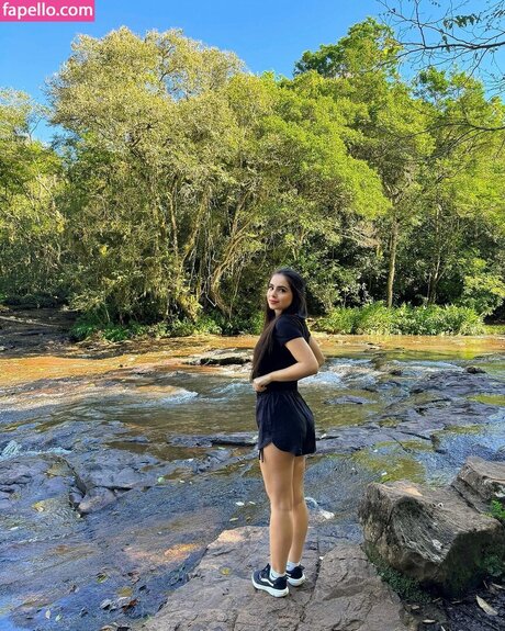 Larissa Costa Quick model image