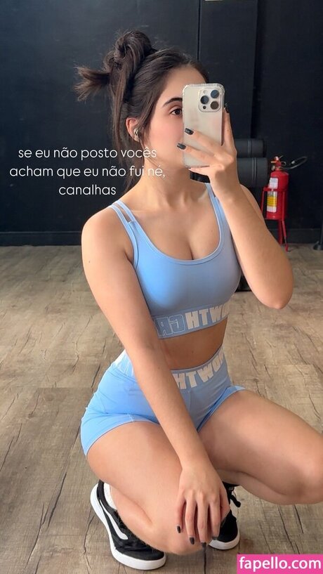 Larissa Costa model top pic