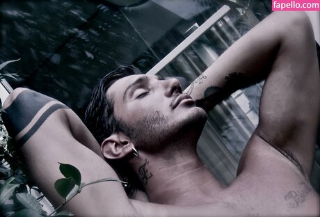 Stefano De Martino star art photos