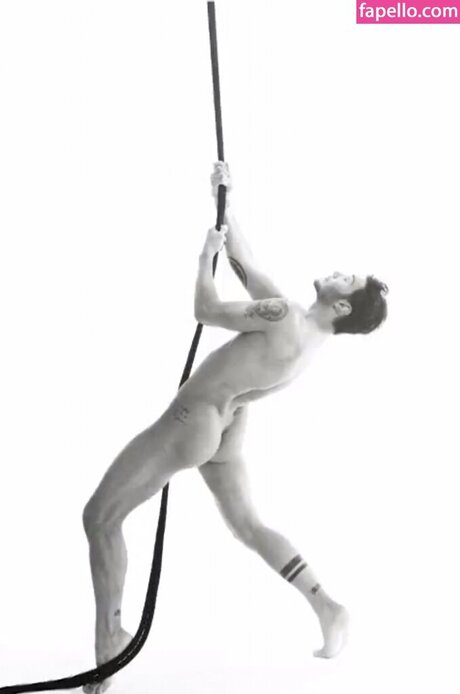 Stefano De Martino pretty star image